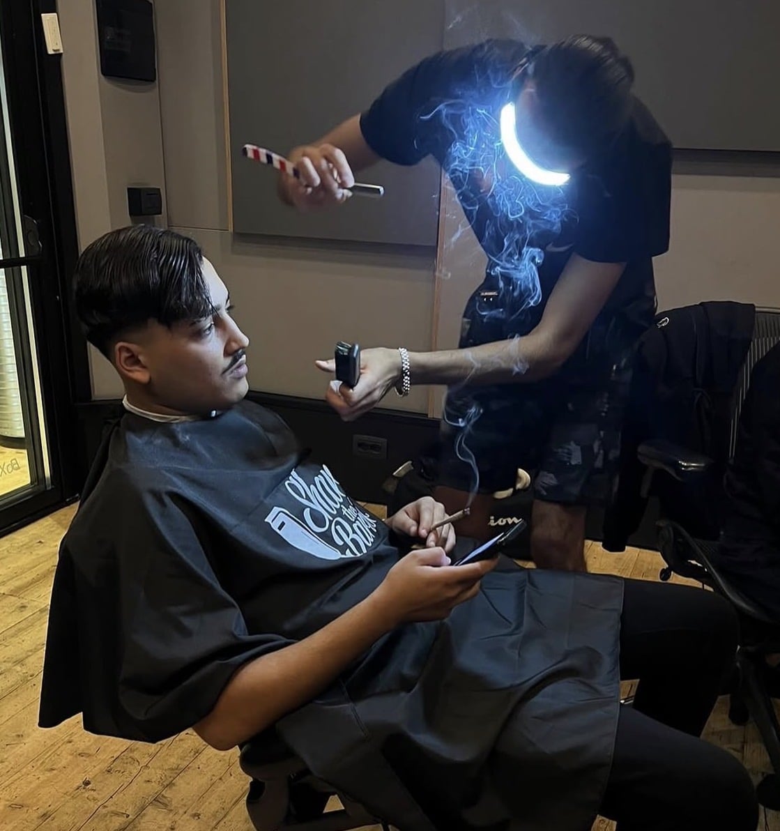 Foto 2 di 4 di Shary The Barber