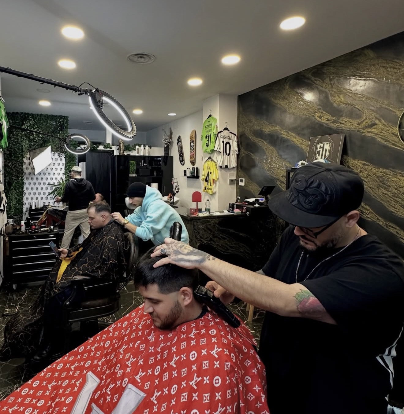 Foto 3 di 3 di SM Barbershop