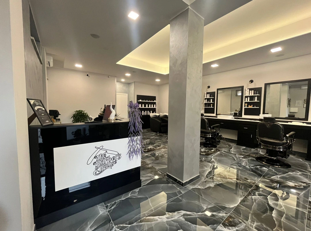 Foto 2 di 3 di The Barber House