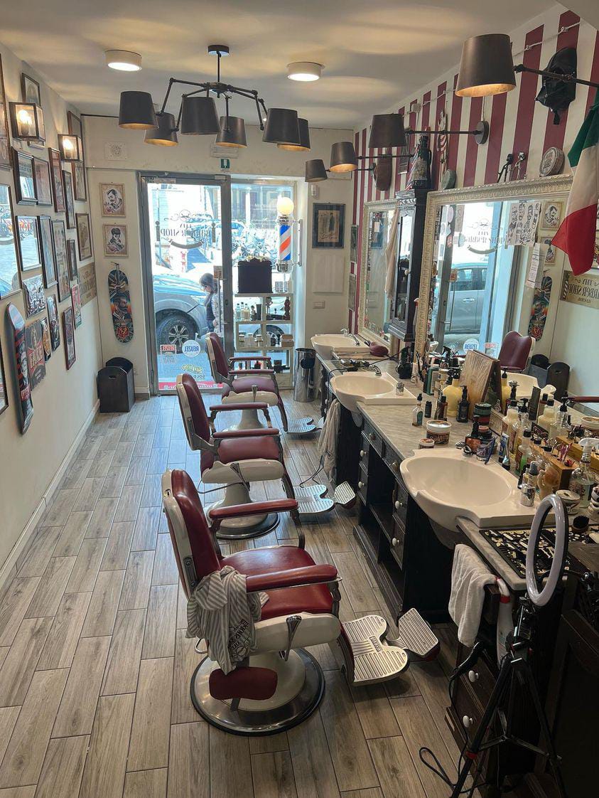 Foto 2 di 3 di Thy Barber Shop